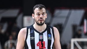 Ante Zizic hırsıyla panyayı kırdı, potayı parçaladı
