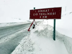 Ardahan-Şavşat Yolunda Çığ Temizliği