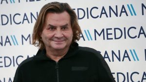 Armağan Çağlayan, Fatih Ürek’in cenazesine gelen bazı ünlüleri eleştirdi: Camide başı açık olmaz