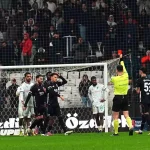 Asllani, Beşiktaş’taki İlk Maçında Kırmızı Kart Gördü