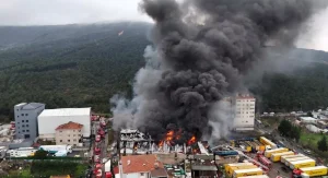 Ataşehir’de Fabrika Yangını Paniği