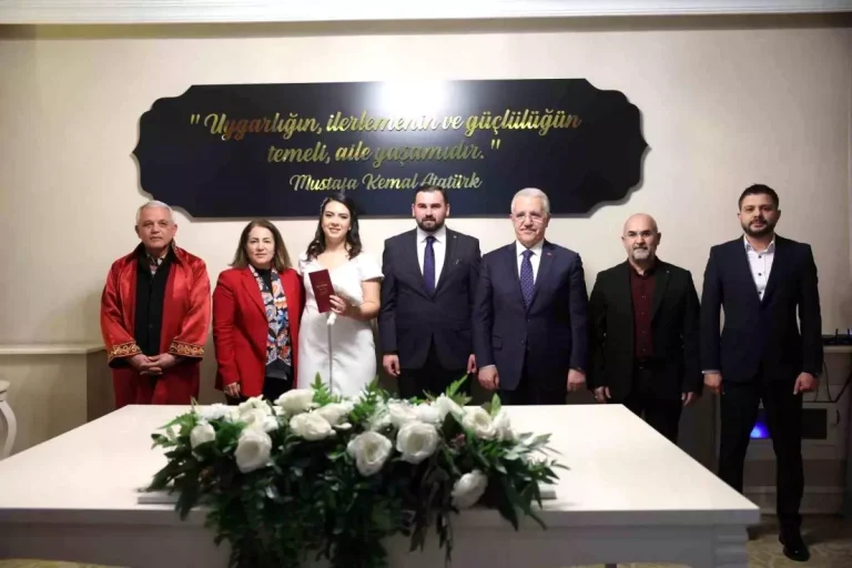 Aybay ve Yıldırım ailelerinin mutlu günü