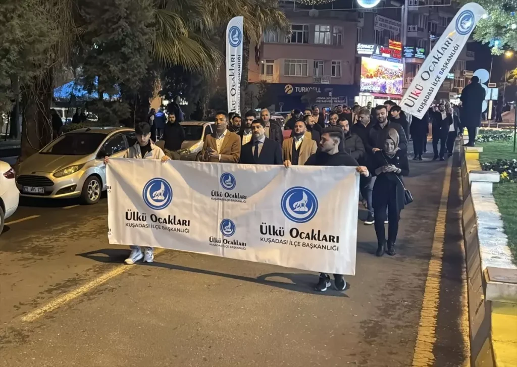 Aydın Ülkü Ocakları Türk bayrağıyla yürüyüş yaptı