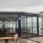 Aydın’da fırtına etkili oldu: Deniz taşınca kafeyi su bastı