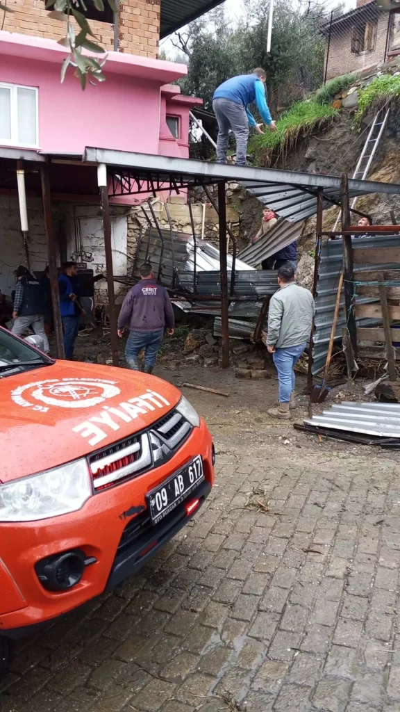 Aydın’da Sağanak Yağmur Duvarı Yıktı