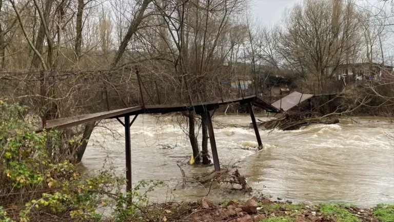 Ayvacık’ta Sağanak Yağış ve Su Baskınları