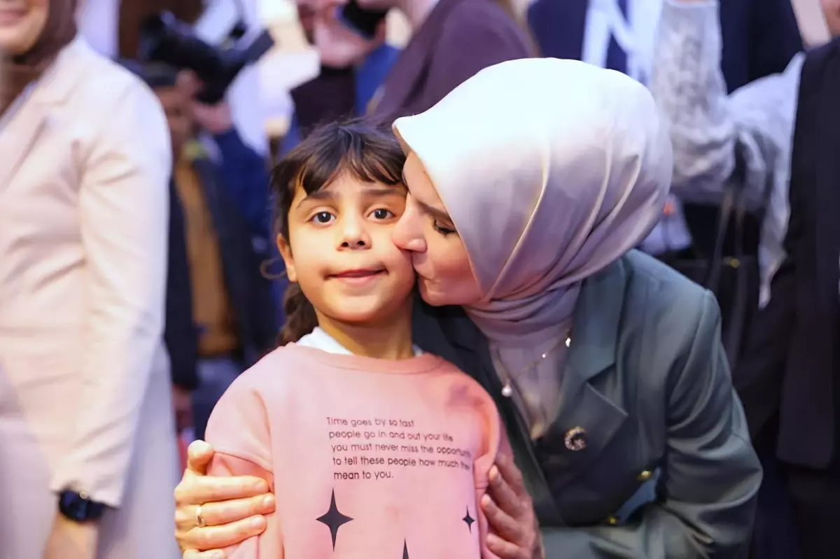 Bakan Göktaş Mısır’da Sergiyi Ziyaret Etti