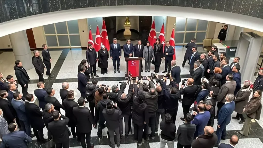 Bakan Tekin Şanlıurfa’da Deprem Şehitlerini Andı