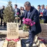 Bakan Tekin Şanlıurfa’da deprem şehitliğini ziyaret etti