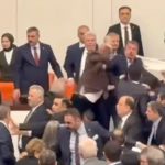 Bakanların yemin töreni öncesi Meclis’te yumruklu kavga çıktı