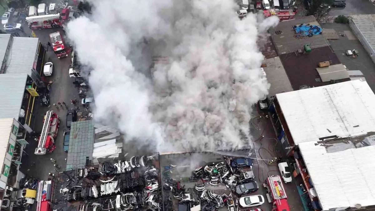 Başakşehir’de Sanayi Sitesinde Yangın