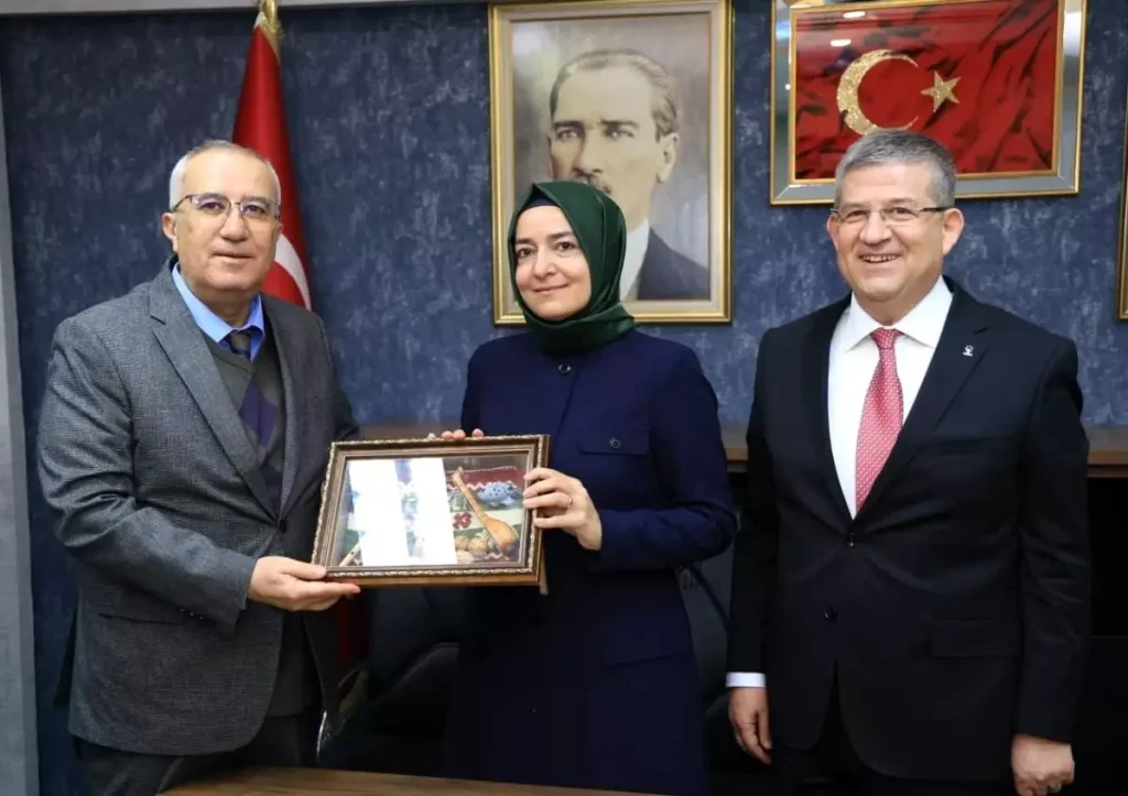 Başkan Arslan’dan AK Parti Genel Başkan Yardımcısı Kaya’ya anlamlı hediye