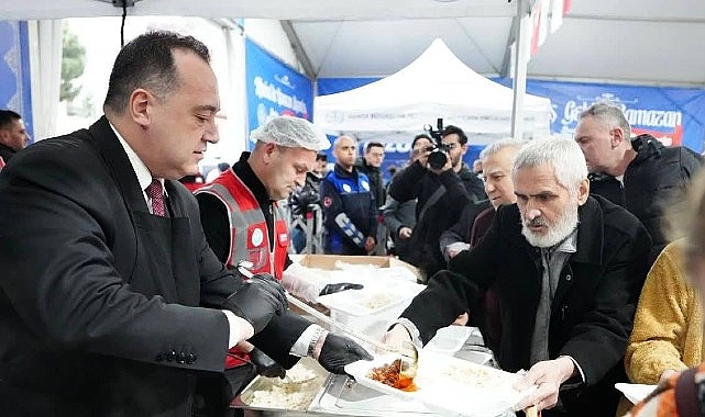 Başkan Besim Dutlulu Binlerce Manisalıyla İftar Sofrasında Buluştu