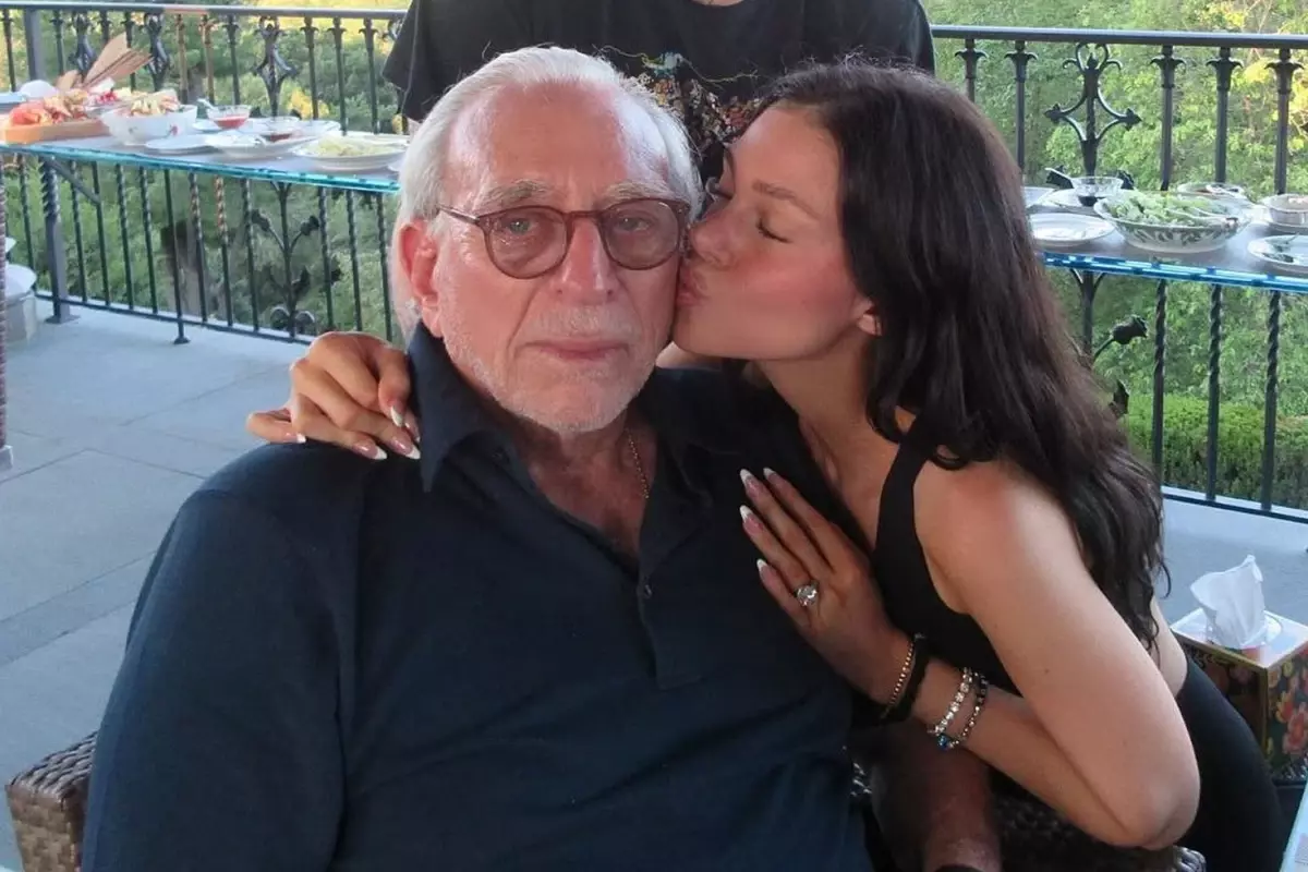 Beckham ailesi gündemden düşmüyor! Geline babasından dudak uçuklatan harçlık