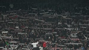 Beşiktaş taraftarından yönetime protesto!