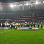 Beşiktaş’ın yeni transferi Asllani, 6 dakikada kırmızı kart gördü