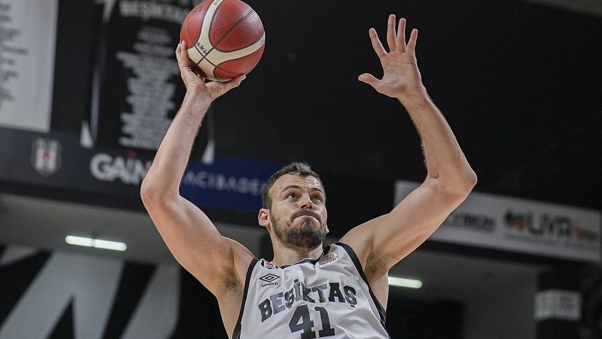 Beşiktaş’ta Ante Zizic, ameliyat edildi