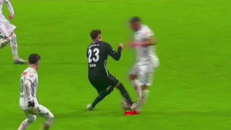 Beşiktaş’ta yeni transfer Kristjan Asllani kırmızı gördü