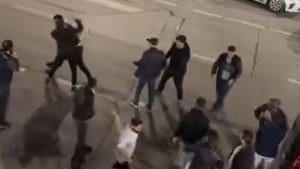 Beylikdüzü’nde arkadaş kavgası kameraya yansıdı