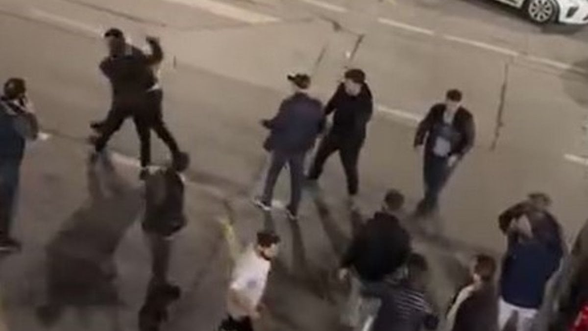 Beylikdüzü’nde arkadaş kavgası kameraya yansıdı