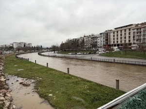 Biga’da Kuvvetli Yağışta Otoparklar Kapandı