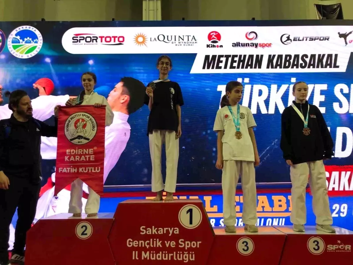 Bingöl Sporculardan Karate’de Başarı