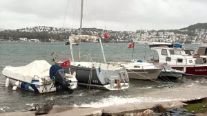 Bodrum’da Fırtına Tekne ve Feribot Seferlerini Olumsuz Etkiledi