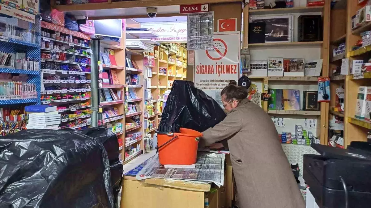 Bolu’da Su Sızıntısı İşyeri Kapatıp Esnafı Zora Soktu