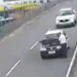 Brezilya’da aracının kaputunu açmak için duran sürücü köprüden düşerek can verdi