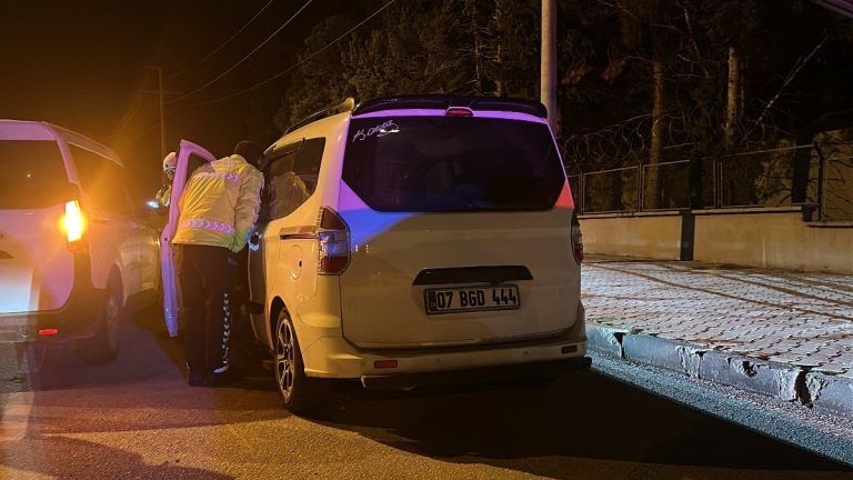 Burdur’da çevirmeden kaçan alkollü sürücü yakalandı: Polise zor anlar yaşattı