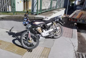 Burdur’da Liseli Öğrencilerin Motosiklet Kazası: Bir Yaralı Durumu Ağır