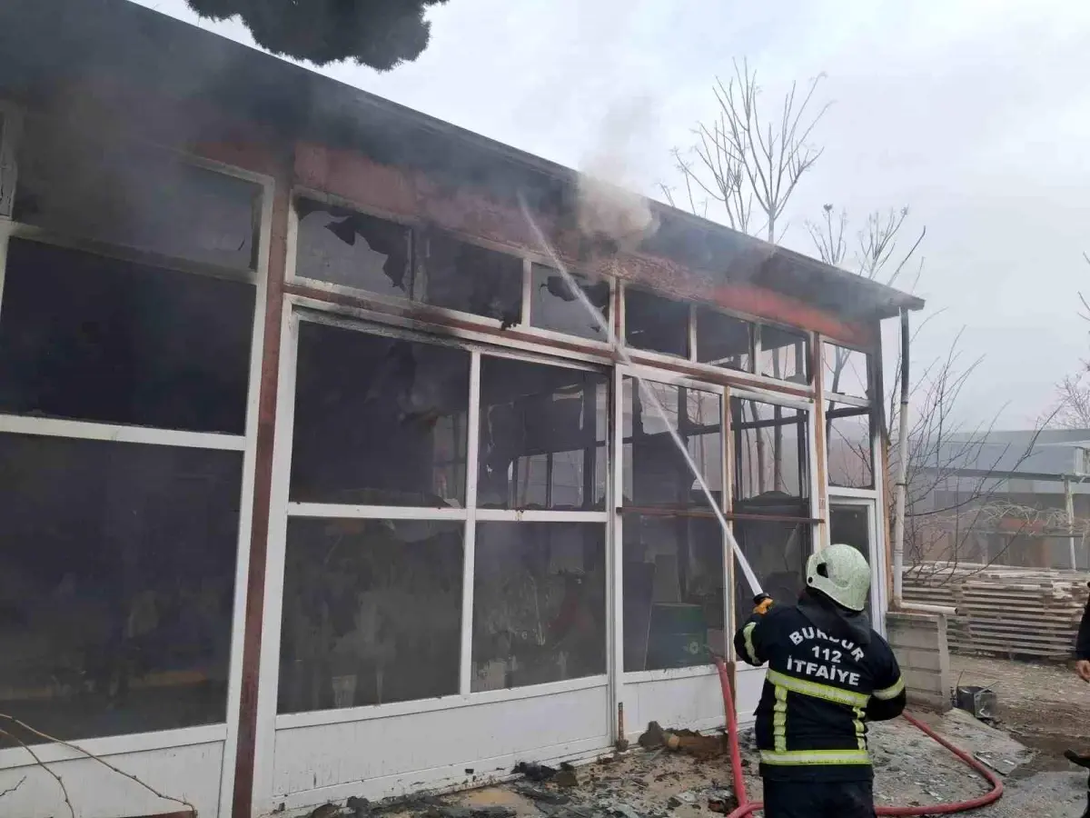 Burdur’da Mobilya İmalathanesinde Yangın