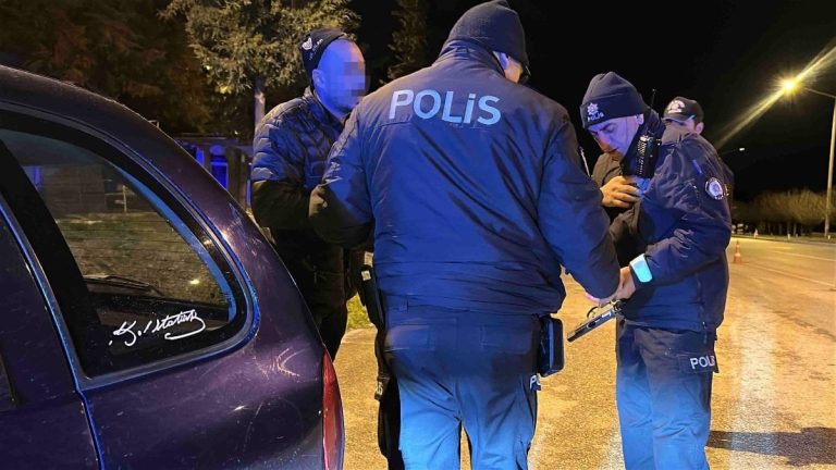 Burdur’da polisin alkollü sürücü ile imtihanı
