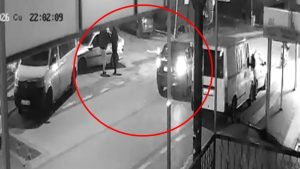 Bursa’da kahvehane çıkışı silahlı kavga: O anlar güvenlik kamerasında