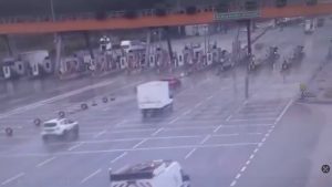 Bursa’da otoyolda pes dedirten görüntü: Ters şeritte kilometrelerce ilerledi