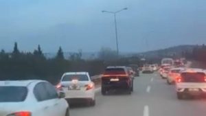 Bursa’da yoğun trafikte fermuar sistemi