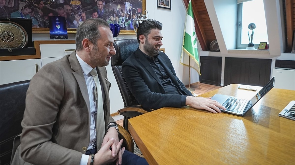 Bursaspor Başkanı Enes Çelik, AA’nın “Yılın Kareleri” oylamasına katıldı