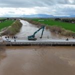 Büyük Menderes’te su seviyesi köprüye ulaştı