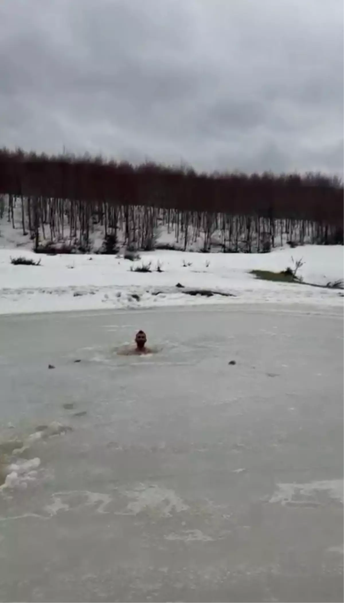 Buz Gölüne Giren Adam