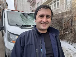 Buz Kütlesi Kamyonete Düştü!