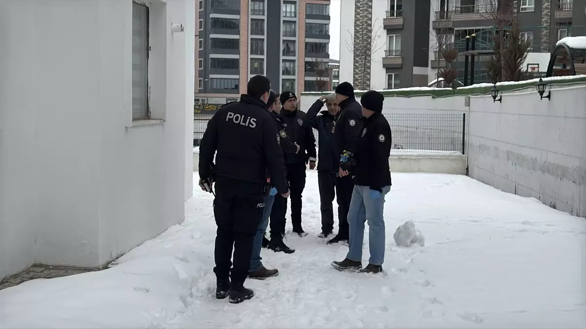 Cam Silerken Düşen Kadın Hayatını Kaybetti