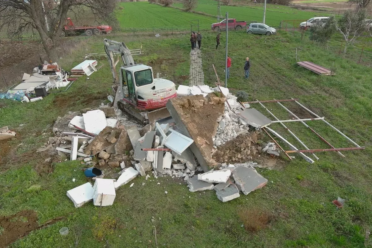 Çanakkale’de 10 Kaçak Yapı Yıkıldı