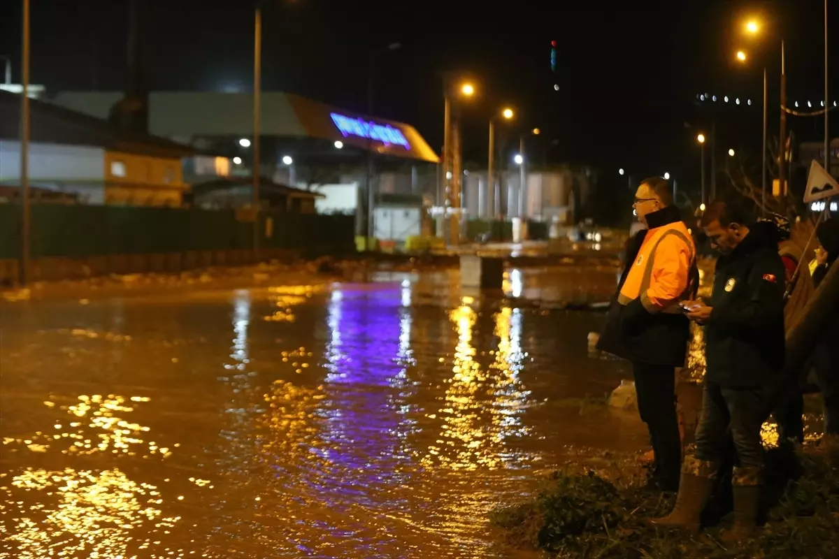 Çanakkale’de Taşkın: Kepez Çayı Taşarak Barınağa İlerledi