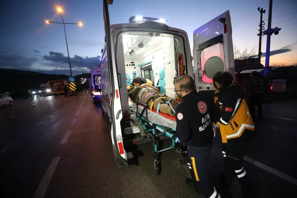 Çanakkale’de Trafik Kazası: 5 Yaralı