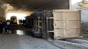 Çankırı’da tır devrildi: 4 yaralı