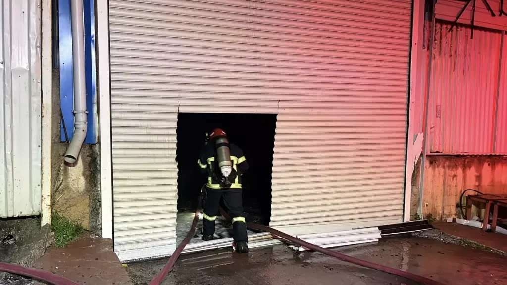 Çayırova’da Metal Tesisinde Yangın