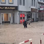 Çeşme’de Sağanak Yağış Hayatı Olumsuz Etkiledi