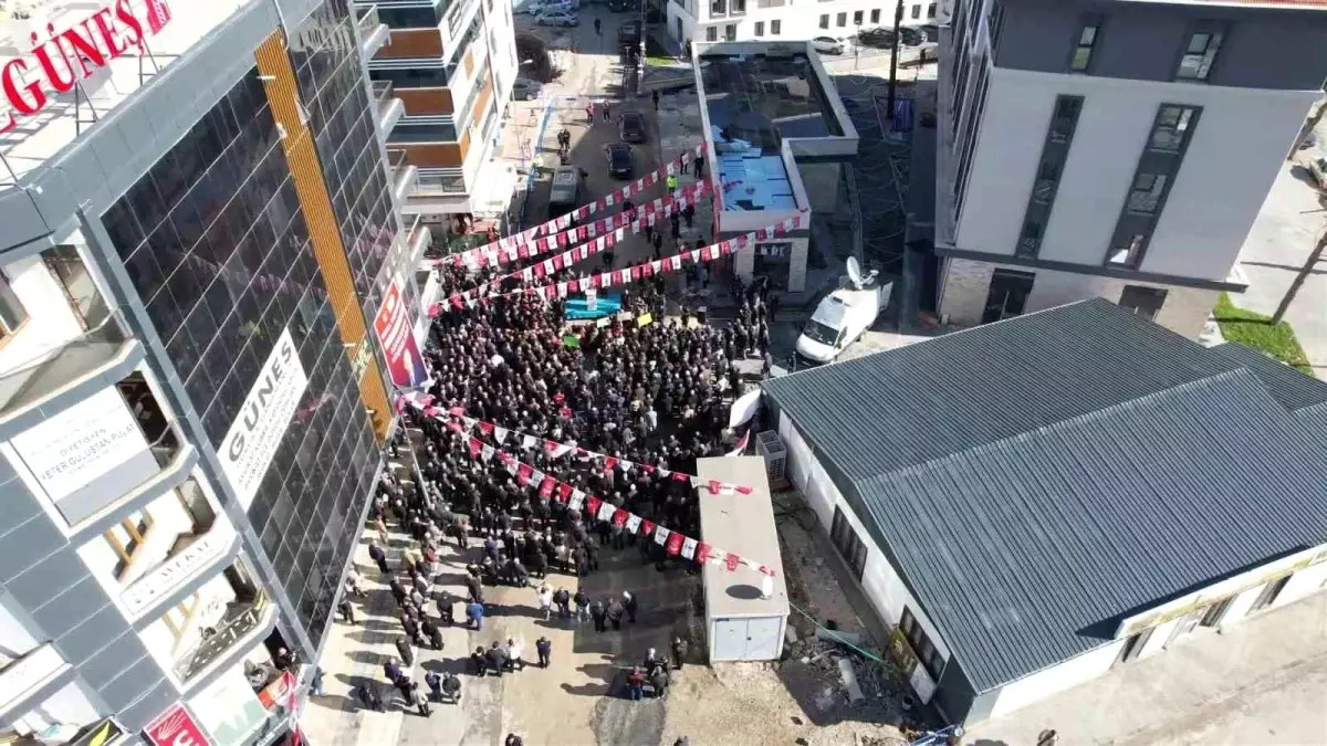 CHP Genel Başkanı Özgür Özel’in halk buluşmasına vatandaş ilgi göstermedi