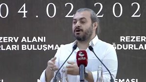 CHP’nin Hatay programında konuşan kişi: Beğenmediğimiz evlerde oturmak zorunda kalacağız