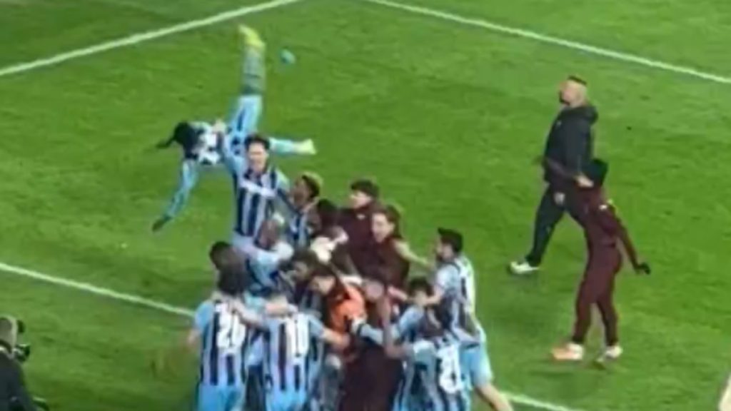 Christ Inao Oulai, su şişesine röveşata çekti